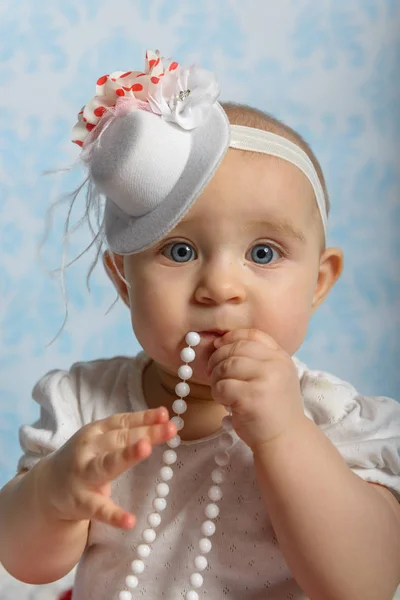 Retrato de una niña adorable. Infancia. Imagen auténtica . —  Fotos de Stock