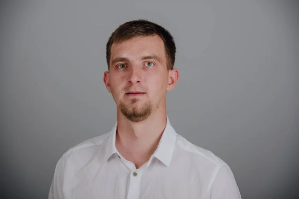 Portrait of a smiling young man — Stock Photo, Image