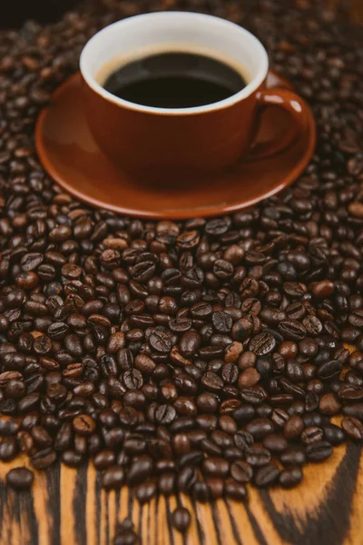 Tazza di caffè e fagioli sfondo — Foto Stock