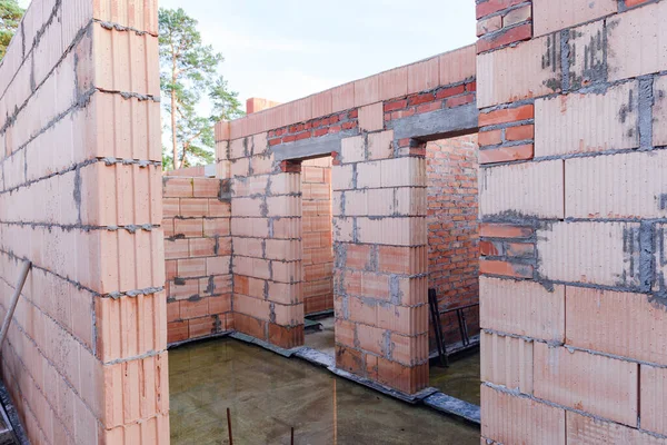 Interieur Van Een Onafgewerkte Red Brick House Muren Aanbouw Zonder — Stockfoto