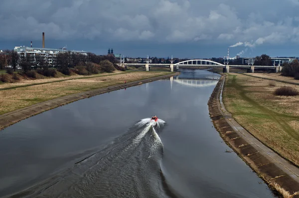 Motorboat and bridge over the river Warta — Stock Photo, Image