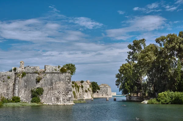 Fossato e mura della fortezza veneziana — Foto Stock