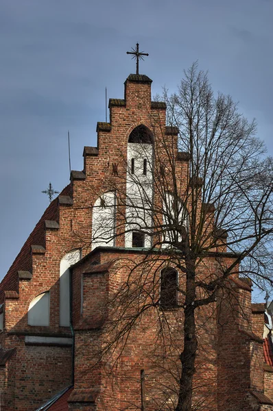 Готическая средневековая католическая церковь — стоковое фото