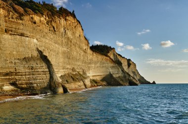 Korfu Adası kayalık uçurum