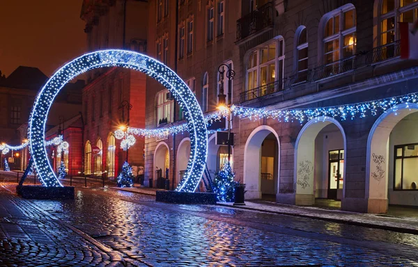 Kerstversiering in stad — Stockfoto