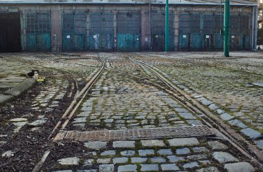 Terk edilmiş tramvay depo