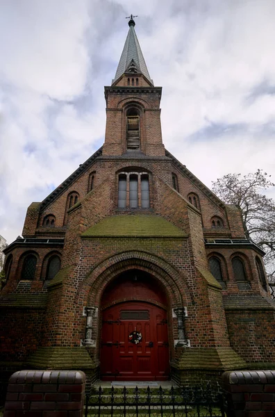 Portal y puertas en una iglesia —  Fotos de Stock