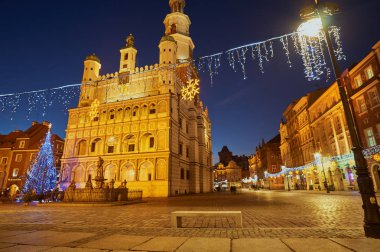 Rönesans Belediye Binası ve Noel süsleri