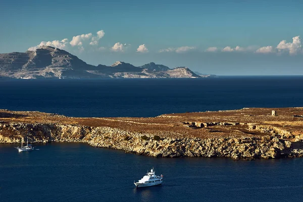 Rock en de baai in de Middellandse Zee — Stockfoto