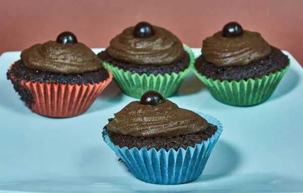 Bolinhos de sobremesa muffins com creme — Fotografia de Stock
