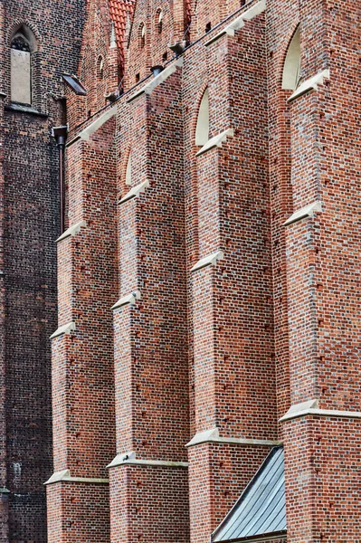 Veggene i middelalderens gotiske kirke – stockfoto