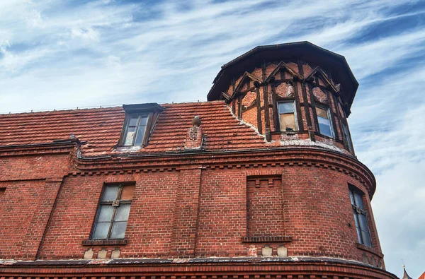 Fragment de bâtiment en brique rouge — Photo