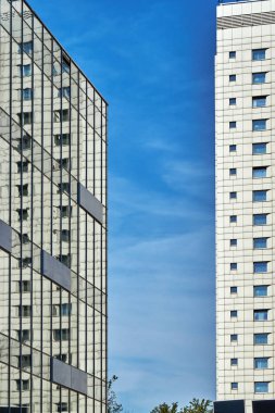 Cam cephe binada yansıması