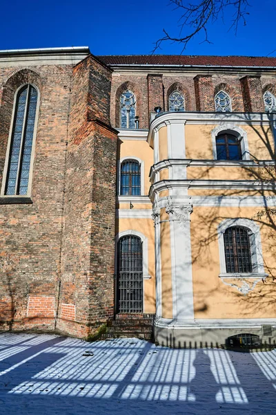 Baroque chapel built onto the Gothic nave of the church — Stock Photo, Image