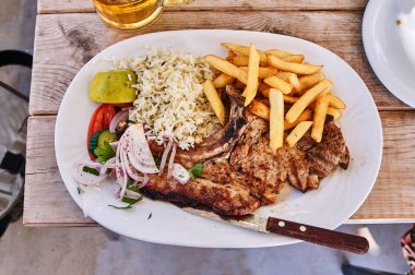 Bir Yunan taverna ızgara kuzu