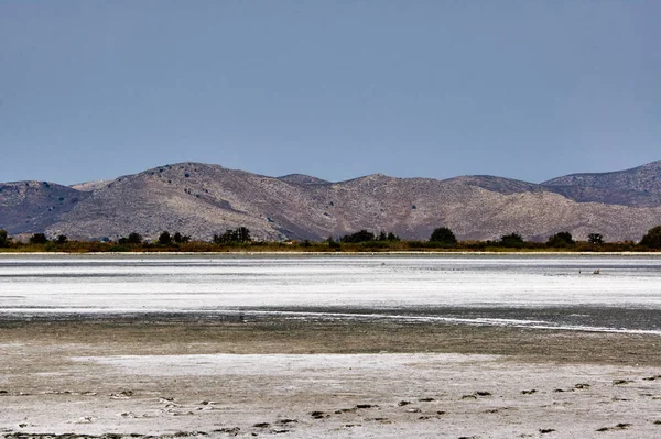 Αλάτι στον πυθμένα του το αλάτι λίμνη Αλυκές — Φωτογραφία Αρχείου