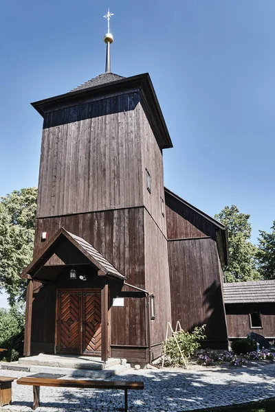 Igreja paroquial rural de madeira — Fotografia de Stock