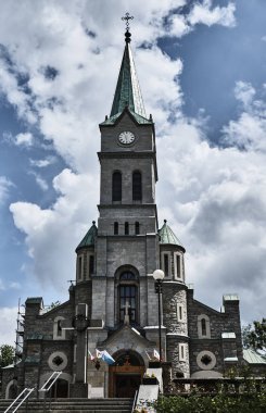 Taş kilise çan kulesi ile