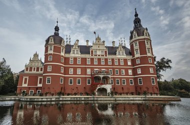 Hendek ve New Castle ben