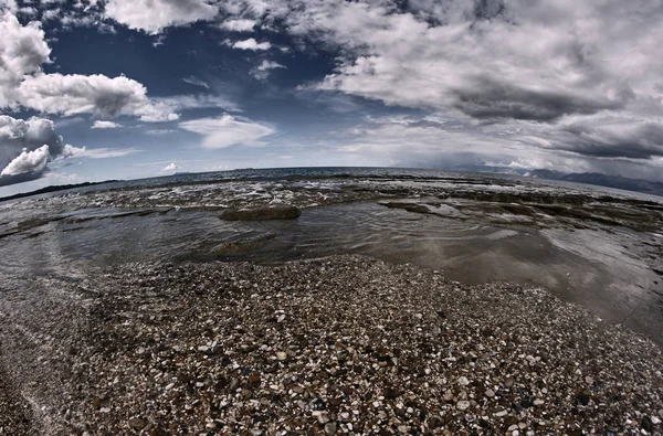 Sziklák a strandon — Stock Fotó