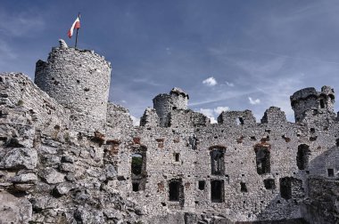 kule ile harap Ortaçağ Kalesi