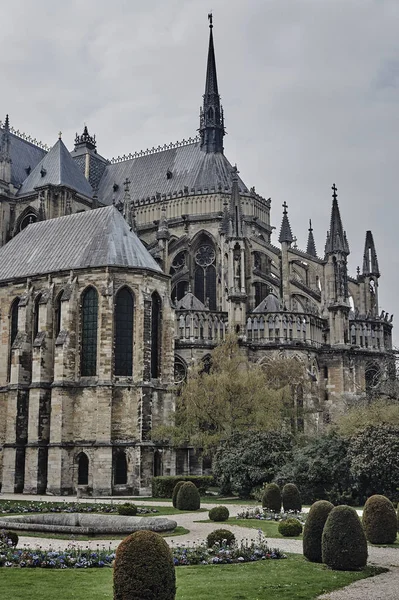 Tuinen kathedraal Notre-Dame de Reims — Stockfoto