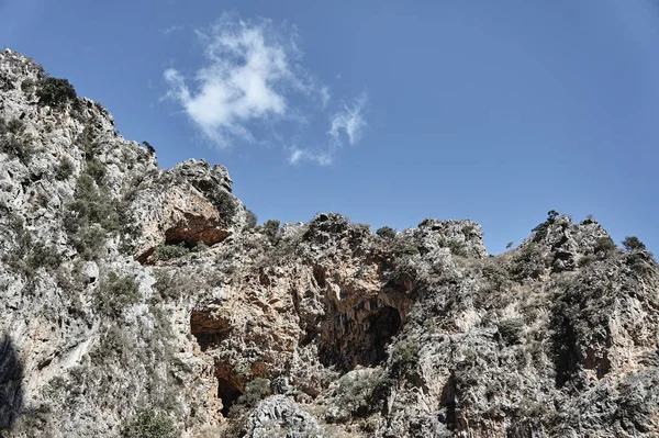 Stenig sluttning Deliana gorge — Stockfoto