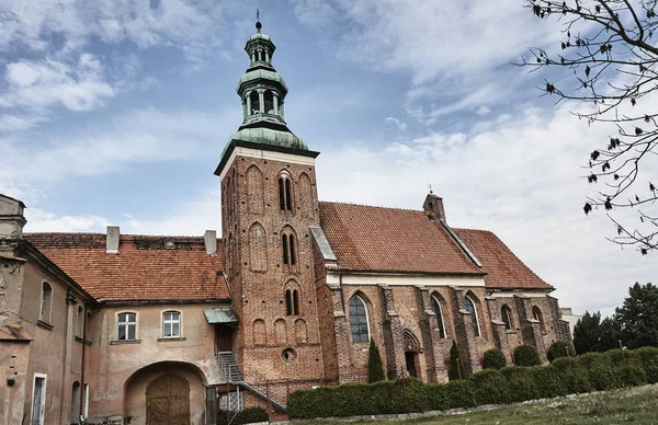 Gothic monastery church in Gniezno — Stock Photo, Image