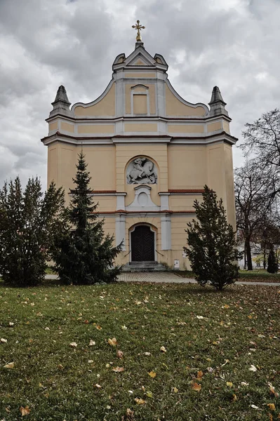 Façade baroque de l'église — Photo