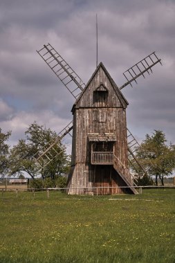 Bir geleneksel ahşap fırıldak