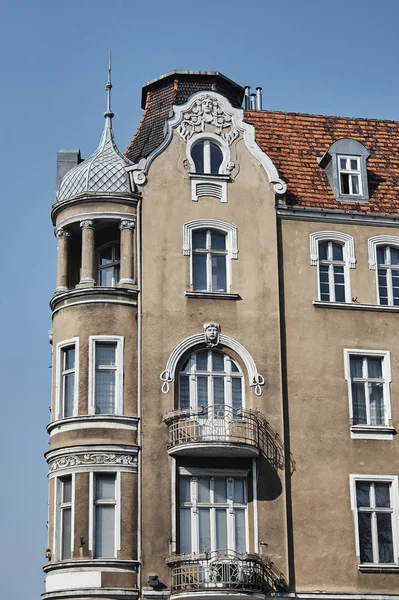 Torre e fachada Art Nouveau edifício — Fotografia de Stock