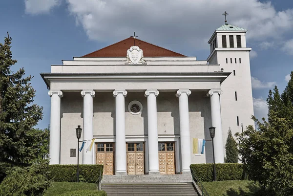 Facade and bell tower of Neoclassical church — Stock Photo, Image