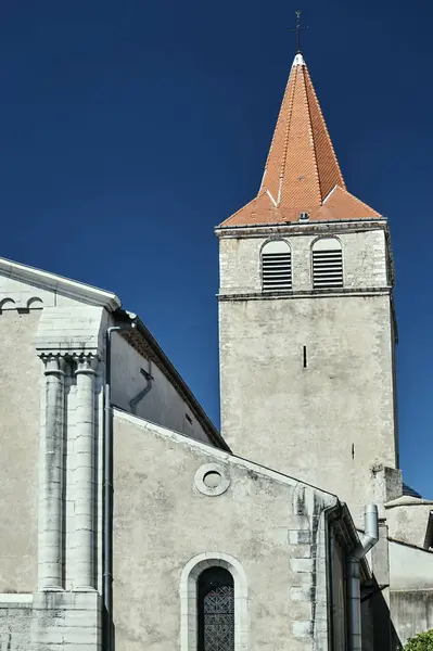El campanario de una iglesia medieval —  Fotos de Stock