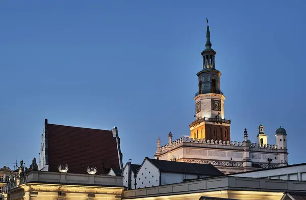 Renaissance stadhuis toren met klok — Stockfoto