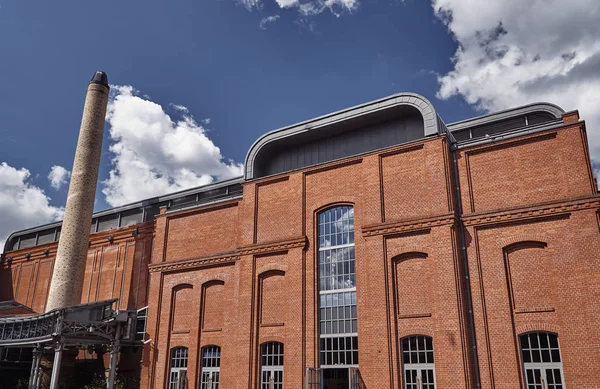 De gebouwen van de brouwerij met rode baksteen — Stockfoto