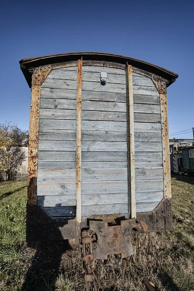 El vagón de mercancías del ferrocarril de vía estrecha — Foto de Stock