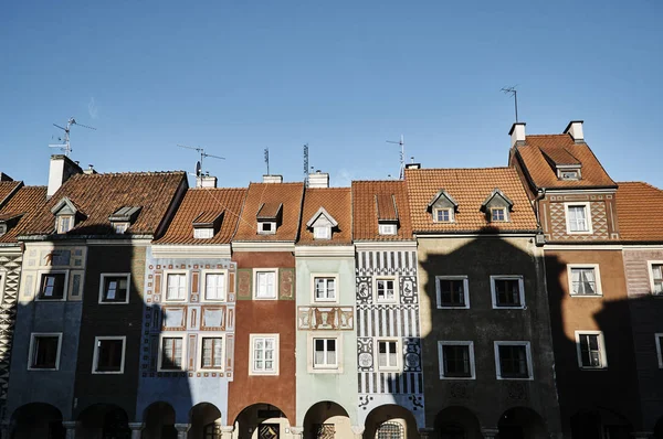 Fachadas de casas históricas en la Plaza del Mercado Viejo — Foto de Stock