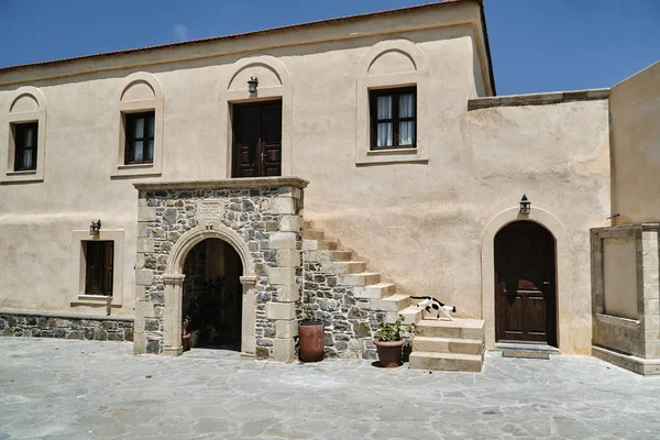 Edificio con escaleras y entrada al monasterio ortodoxo —  Fotos de Stock