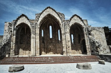 Ortaçağ kilise kalıntıları