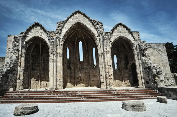 Ortaçağ kilise kalıntıları
