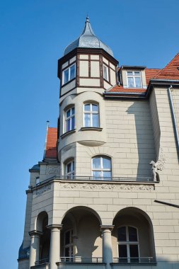 Taret ve cephe Art Nouveau Poznan bölgesinde Bina