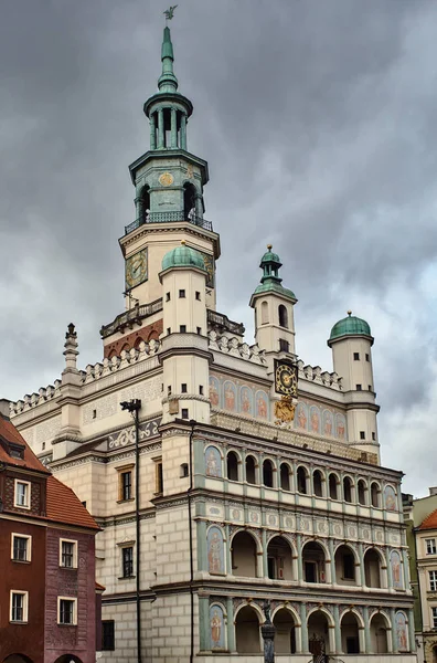 Ratusz Wieżą Zegarową Stary Rynek Poznaniu — Zdjęcie stockowe