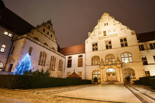 Arbre Noël Façade Bâtiment Néo Renaissance Salle Universitaire Nuit Poznan — Photo