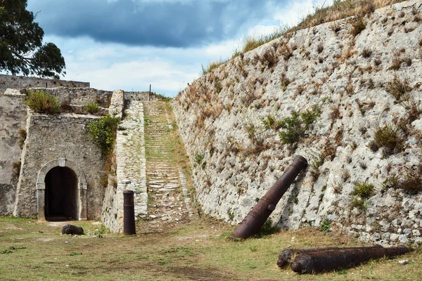 Agia Maura Lefkada Yunan Adası, Venedik Kalesi'nin kalıntıları taş