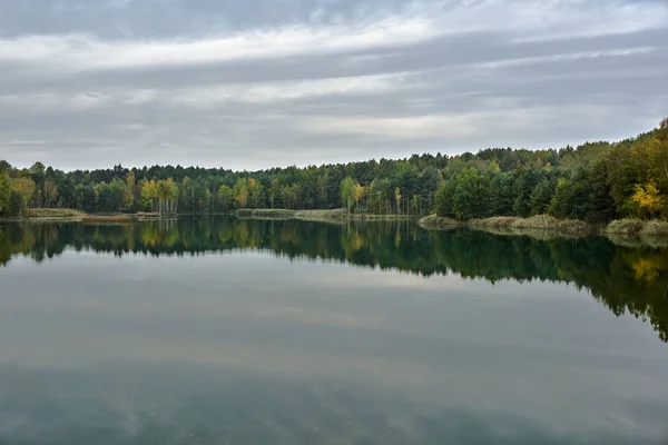 Kolorowe Jezioro Byłej Odkrywkowej Kopalni Leknica — Zdjęcie stockowe