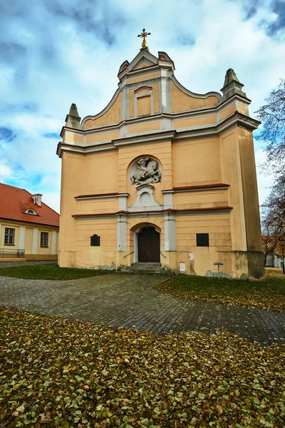 Barokke Gevel Van Kerk Gniezno — Stockfoto