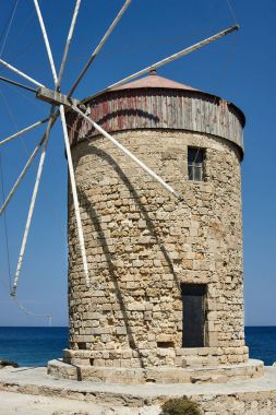 geleneksel bir Yunan windmil taş yapı