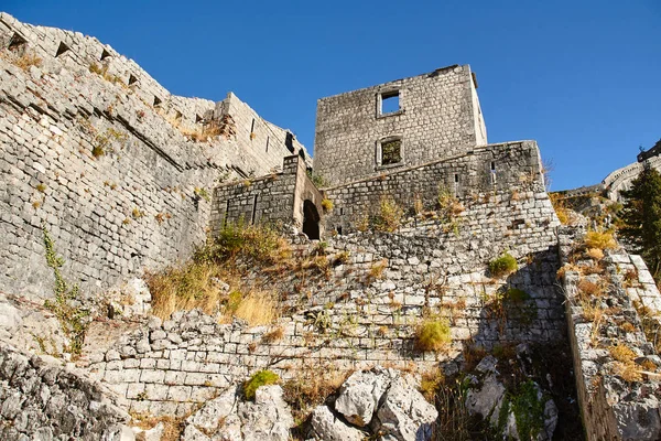 Kamienne Ruiny Średniowiecznych Obwarowań Miasta Kotor Czarnogórze — Zdjęcie stockowe