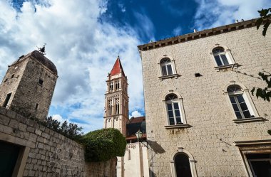Ortaçağ binaları ve Hırvatistan Trogir Şehri katedral çan kulesi