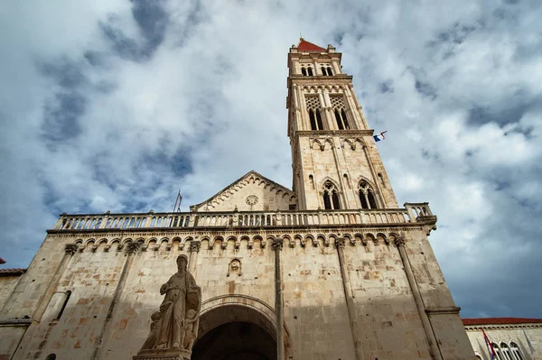 克罗地亚Trogir镇中世纪大教堂塔 — 图库照片
